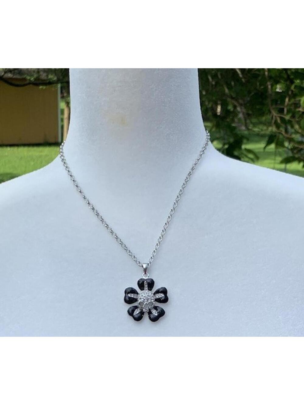 Vivienne Westwood Skull Clover Necklace Choker New Silver Black Crystal new